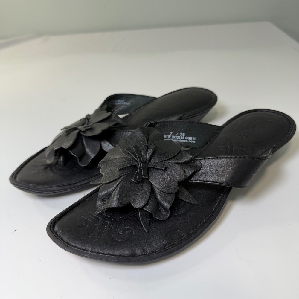 Born Black Leather Flower Thong Sandals Low Wedge Slides W32188 Women 7/38